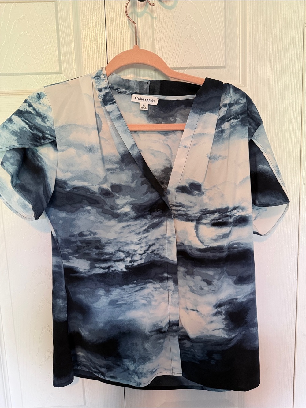 Calvin Klein women’s Navy and White Cloud-Print Short Sleeve Shirt